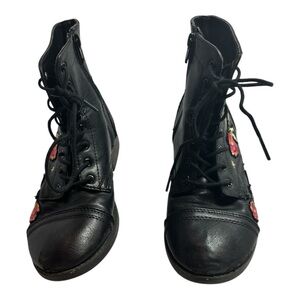 Steve Madden Black Embroidered Butterfly Rose Boho Combat Boots Girl's Size 3